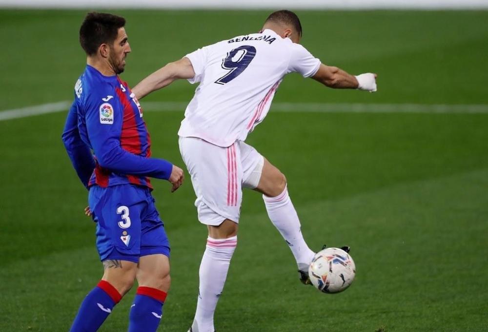 关于多梅叙球员庆祝进球，助球队取胜的信息