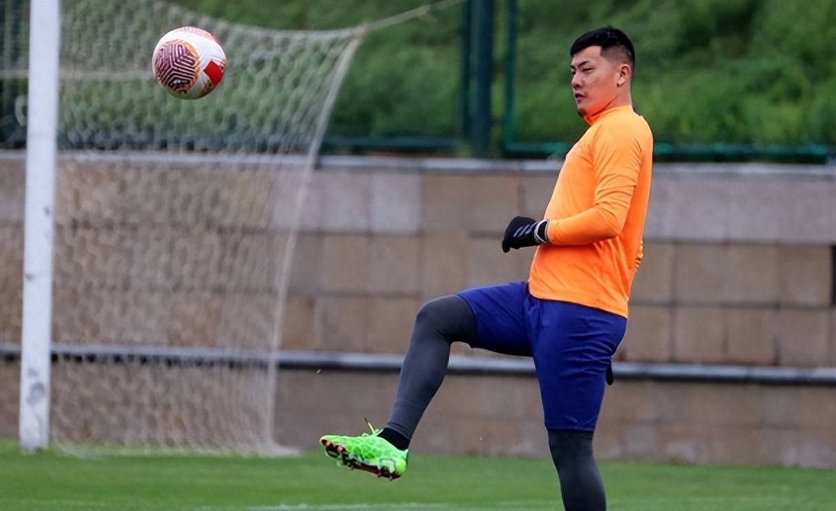 比赛中球员表现抢眼获得主教练肯定