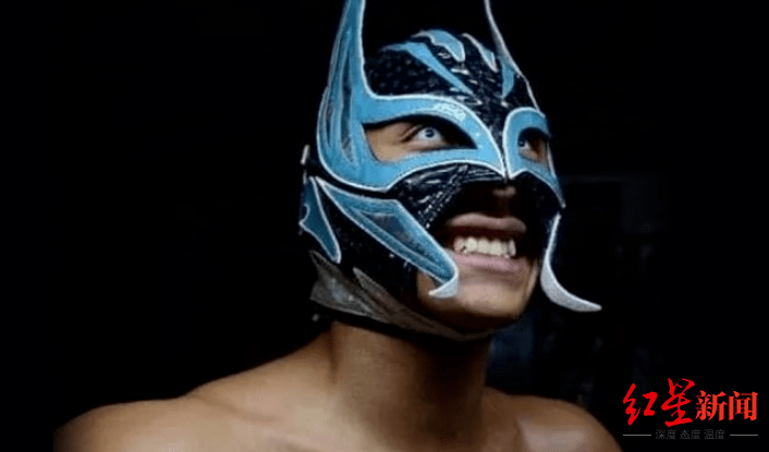 墨西哥摔跤选手打破记录勇夺冠军