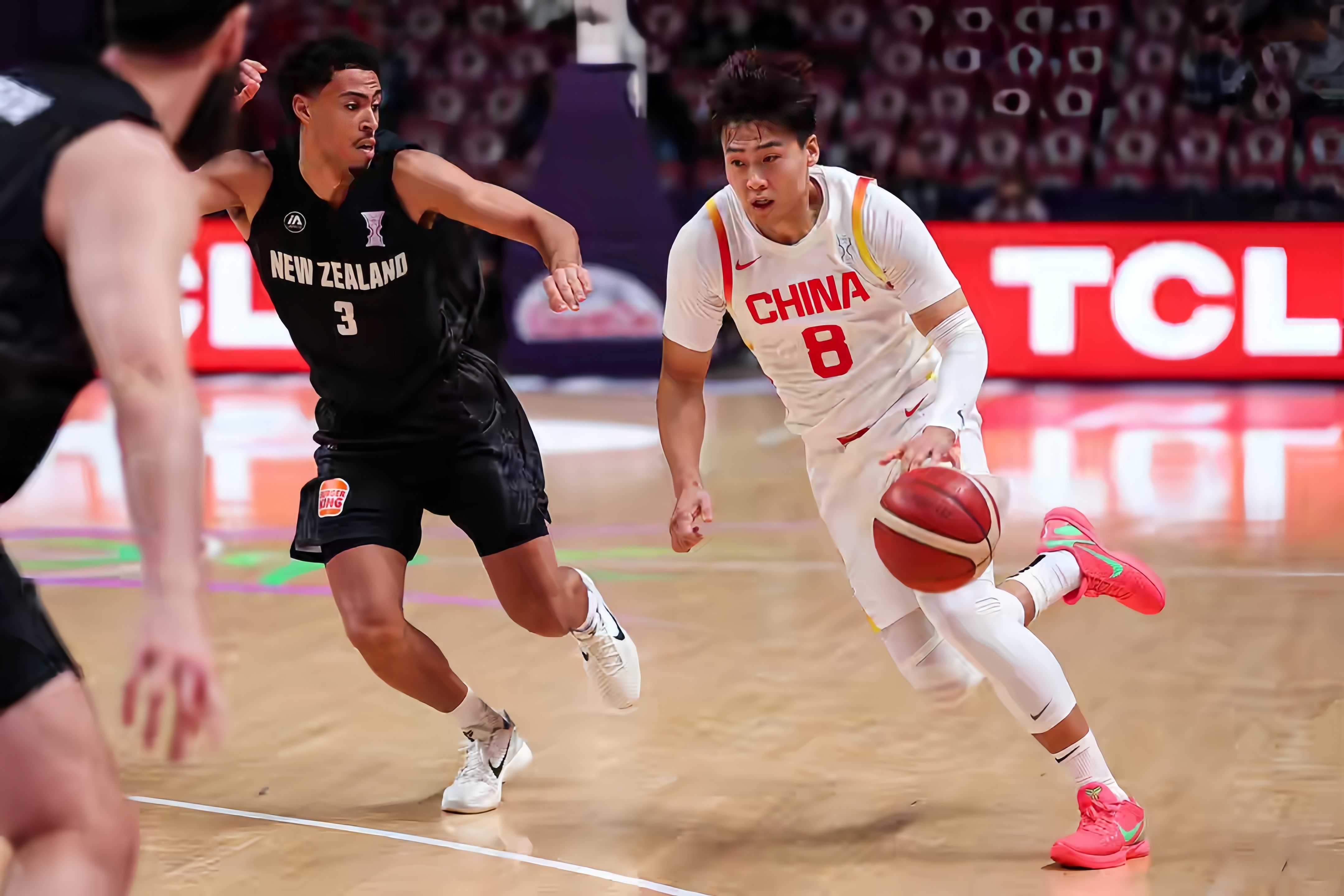 大连男篮力克四川，赢得关键胜利