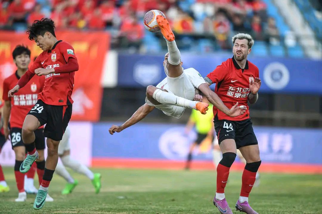 捷克队前锋梅开二度助球队晋级