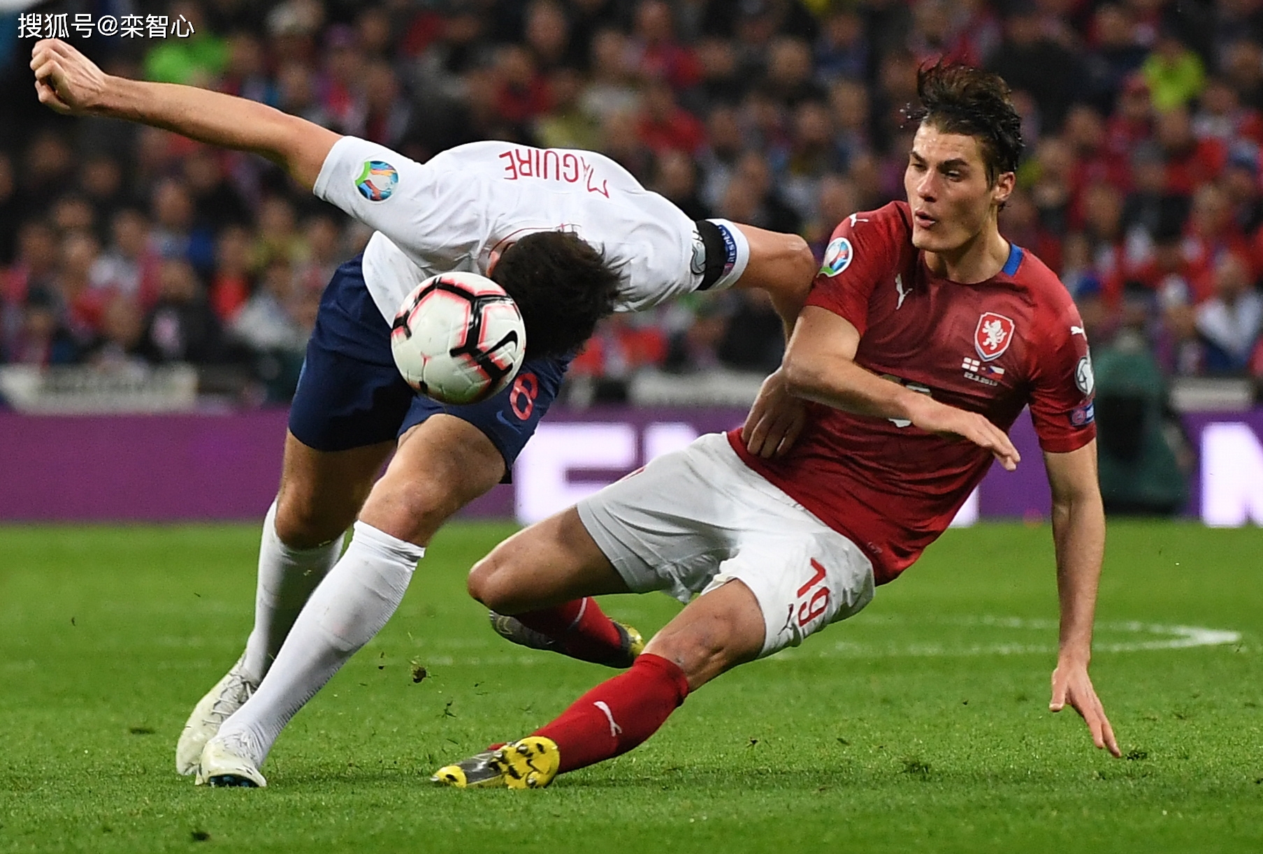 捷克队前锋梅开二度助球队晋级