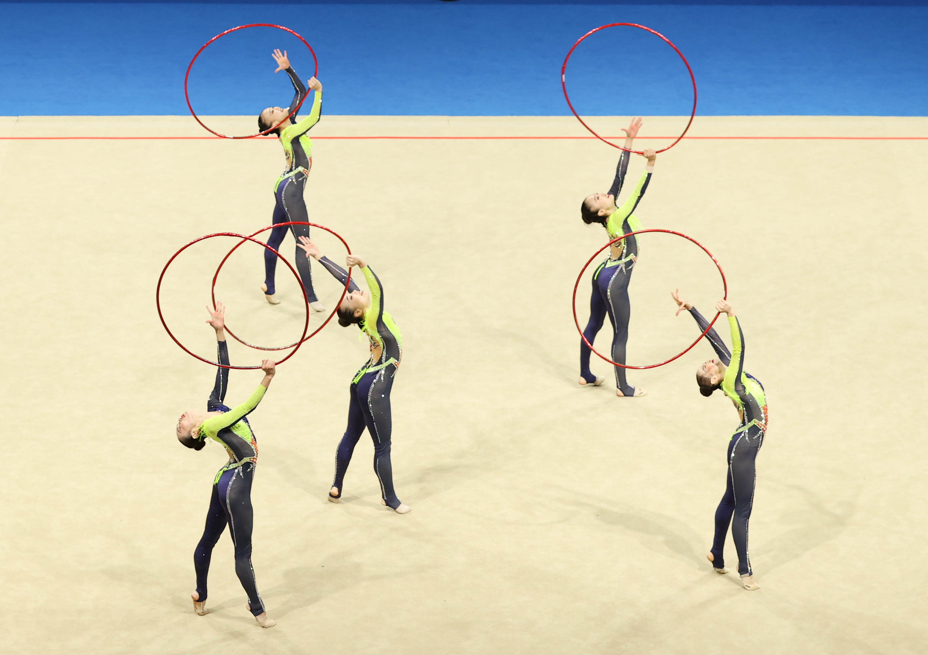 九游娱乐app下载-体操团体比赛上演完美的艺术表演