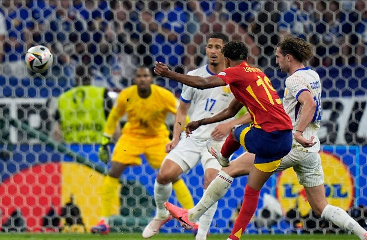 法国队取得关键胜利，夺取胜利晋级