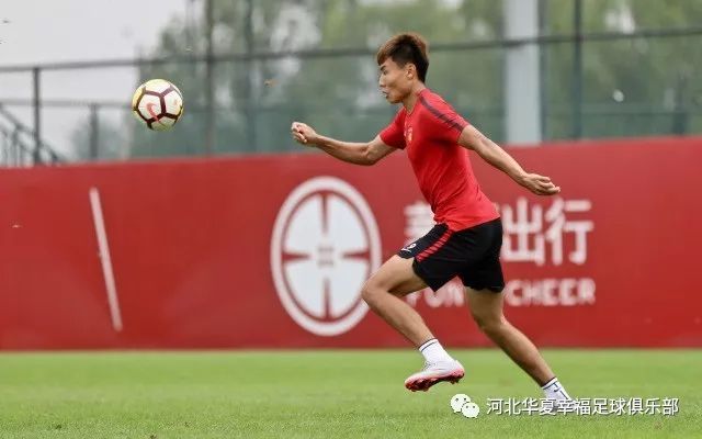 包含沙尔克球队士气高涨，迎战强敌的词条