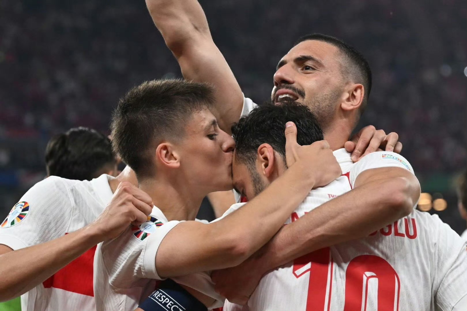 九游VIP-包含欧洲杯资格赛激烈对抗，球迷狂热支持的词条