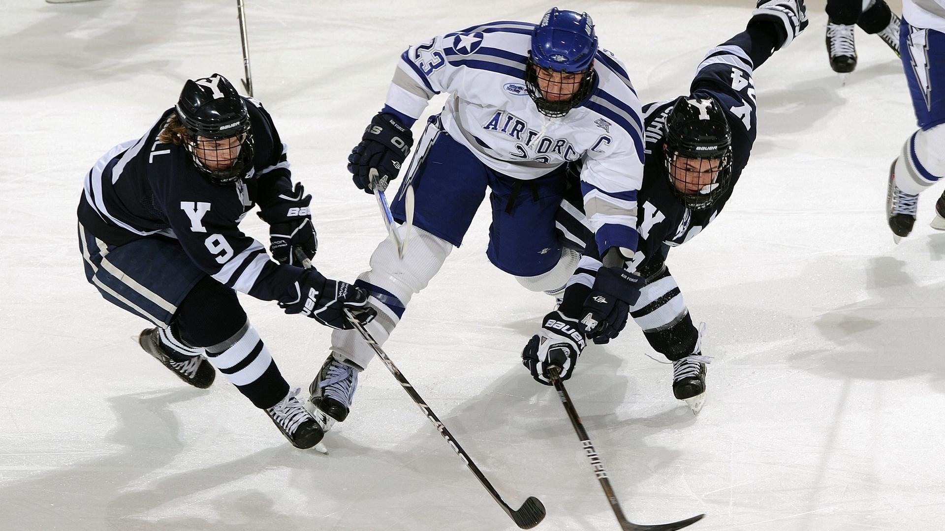 九游官网-克莱关键三分定乾坤，勇士稳扎稳打擒公牛